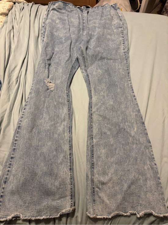 Tinseltown Denim - TinseltownLight Wash Women's Flared Jeans -18 W